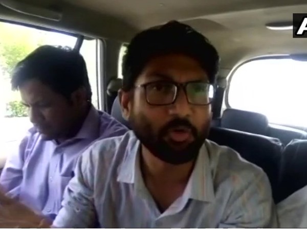 गाड़ी में बैठते ही लिया हिरासत में