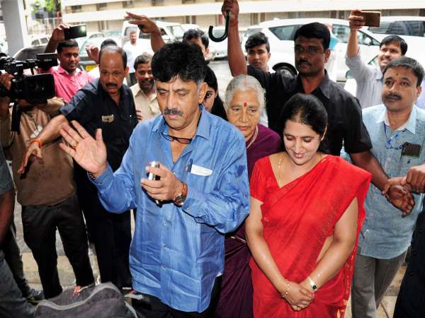 बीते साल पड़े थे छापे