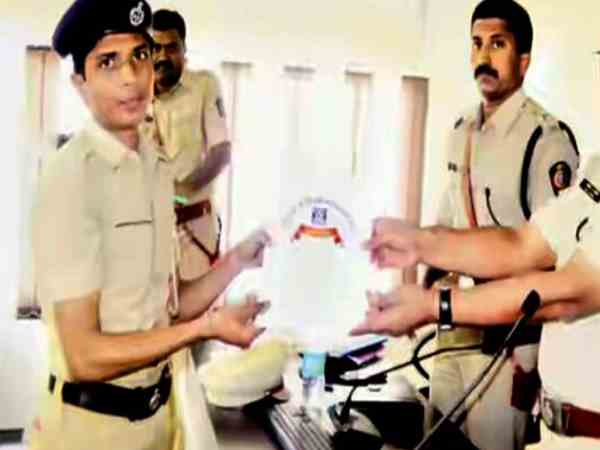 जून 2010 में महिला कॉन्स्टेबल के तौर पर महाराष्ट्र पुलिस में भर्ती हुई थी