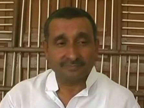 लाव लश्कर के साथ रात को एसएसपी के पास पहुंचे थे