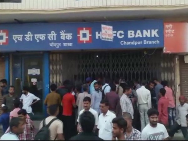 पुलिस ने युवक को किया गिरफ्तार पुलिस ने युवक को किया गिरफ्तार