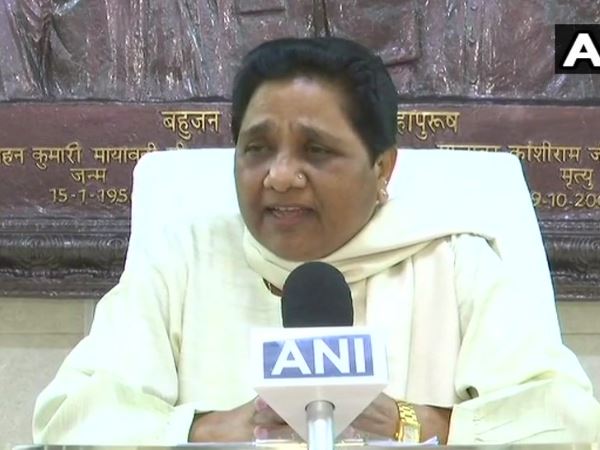 अपने बर्तन लेकर जातें भाजपा नेता अपने बर्तन लेकर जातें भाजपा नेता