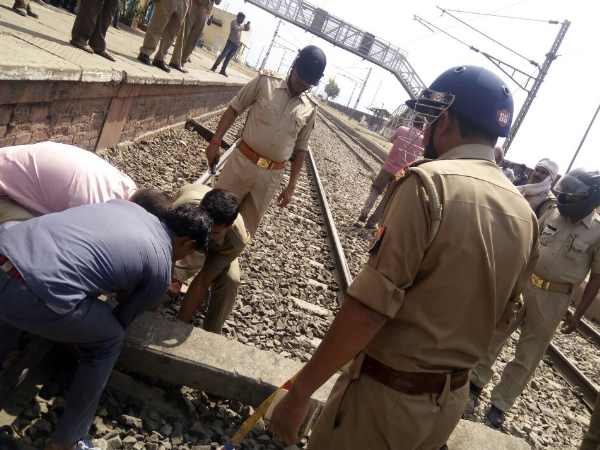 mirzapur buxur ohe line breaks railway employees ruckus mirzapur buxur ohe line breaks railway employees ruckus