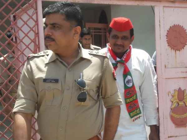 अभिसूचना तंत्र को मिली जानकारी अभिसूचना तंत्र को मिली जानकारी