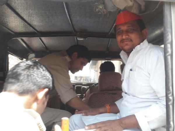 डर के चलते हिरासत में लेने का आरोप डर के चलते हिरासत में लेने का आरोप