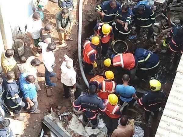 dead after part of a public toilet collapsed in Mumbai dead after part of a public toilet collapsed in Mumbai