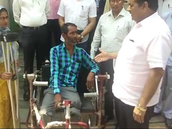 पीठ पर लादकर कैम्प ले गई थी बीवी पीठ पर लादकर कैम्प ले गई थी बीवी