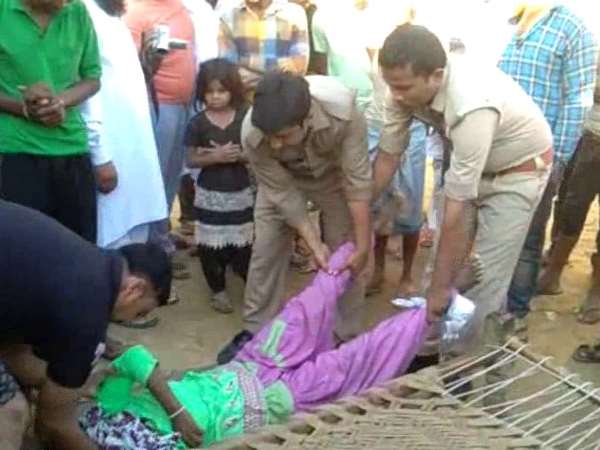 महिला के पति को गिरफ्तार कर ले गई पुलिस