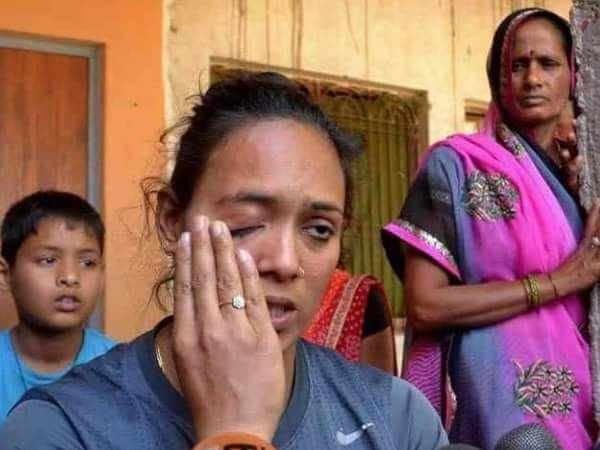 बुआ के घर गई थी पूनम