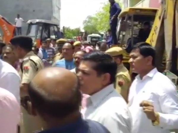 राजस्थान में बिल्डिंग गिरी, कई लोगों के दबे होने की आशंका