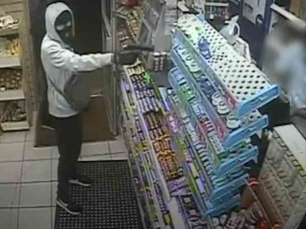  पूरी घटना का वीडियो सामने आया है