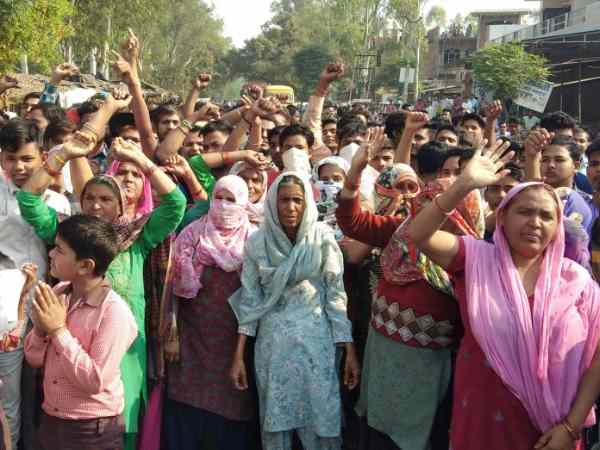 Lathi Charged by police bharat bandh in Saharanpur