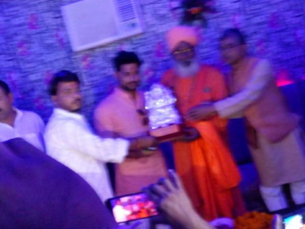 सपा-बसपा ने बताया है ढोंगी बाबा