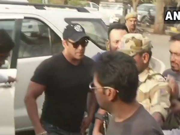 देश के बाहर जाने पर रोक देश के बाहर जाने पर रोक