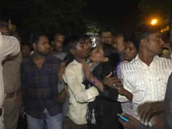 youth killed in harsh firing in Shahjahanpur 