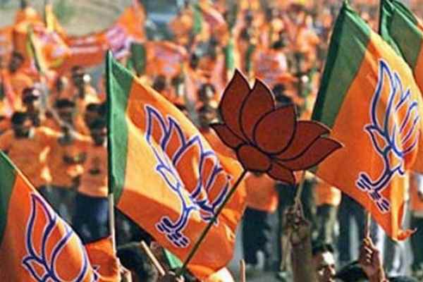 क्षेत्र में निष्क्रियता के चलते लोगों है नाराज