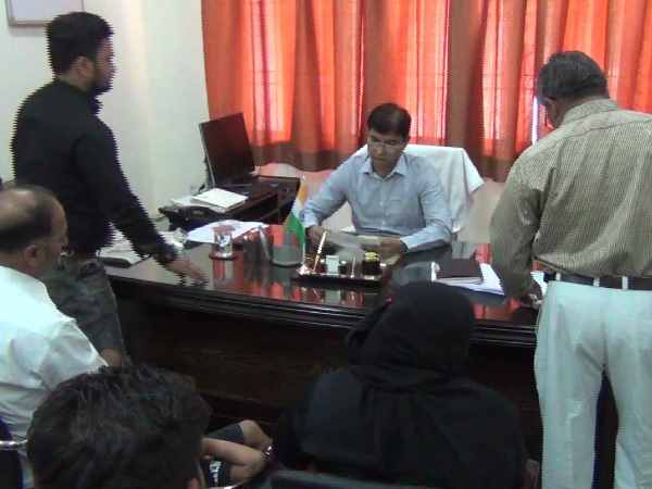 Bollywood singer Kanika threatened to kill in fraud case in Aligarh