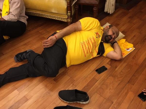 काफी समय से प्रदर्शन कर रही है टीडीपी काफी समय से प्रदर्शन कर रही है टीडीपी