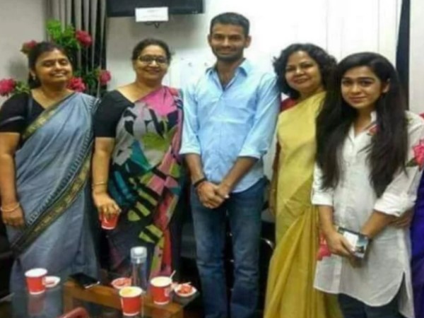 पटना एयरपोर्ट पर हुई मुलाकात