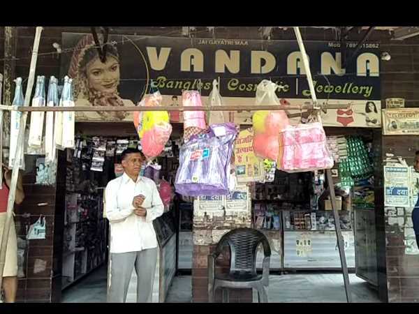 A thief invited shopkeeper for party after theft in Agra