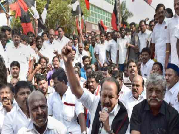 'खुद को ना पहुंचाए नुकसान' 'खुद को ना पहुंचाए नुकसान'