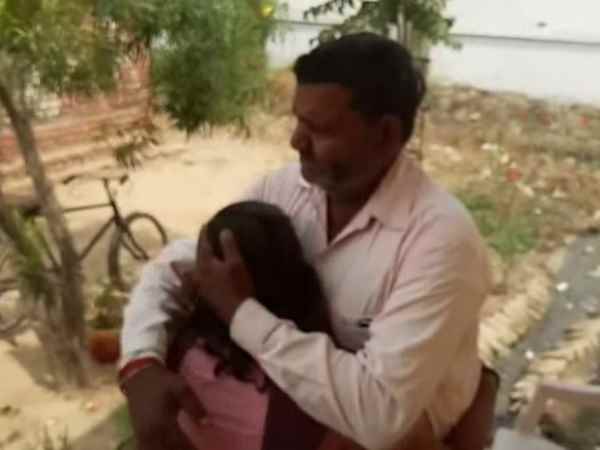 Girl student said about bad manner of warden in Kasturba school