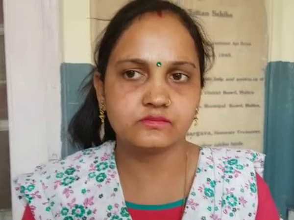 Woman ruckus in hospital in Mathura for not getting salary