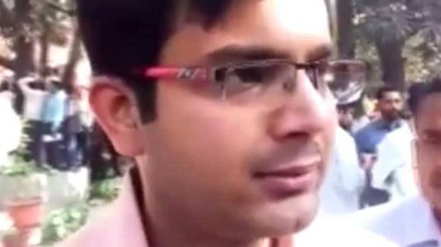 सीएम योगी ने फेंक दी फाइल और कोई कार्रवाई न होने की बात कही सीएम योगी ने फेंक दी फाइल और कोई कार्रवाई न होने की बात कही