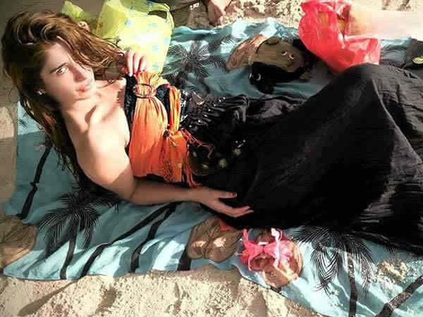 लाइम लाइट से दूर रहती हैं राबिया