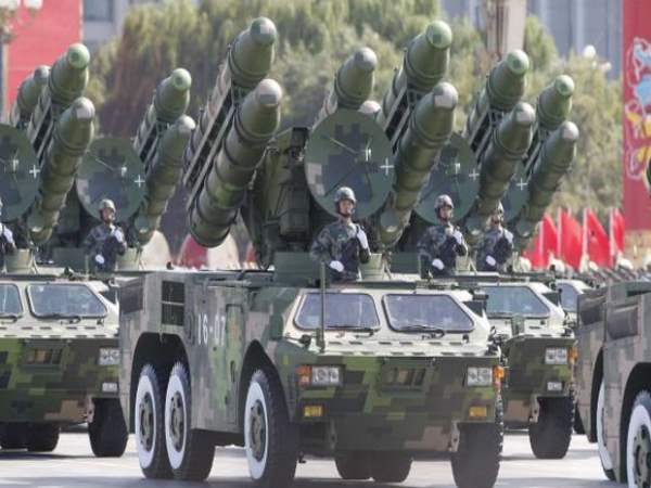 चीन की मिसाइलों के सामने कम पड़ती दिख रही अमेरिका की ताकत चीन की मिसाइलों के सामने कम पड़ती दिख रही अमेरिका की ताकत