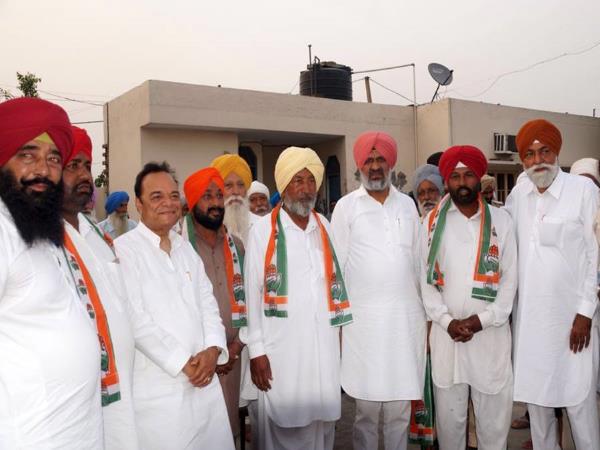 घर-घर जाकर प्रचार शुरू घर-घर जाकर प्रचार शुरू