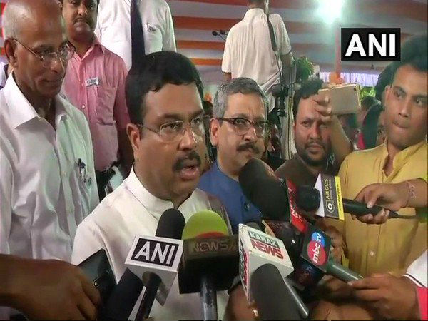 जल्द केंद्र सरकार कम कर सकती है तेल पर वाले टैक्स