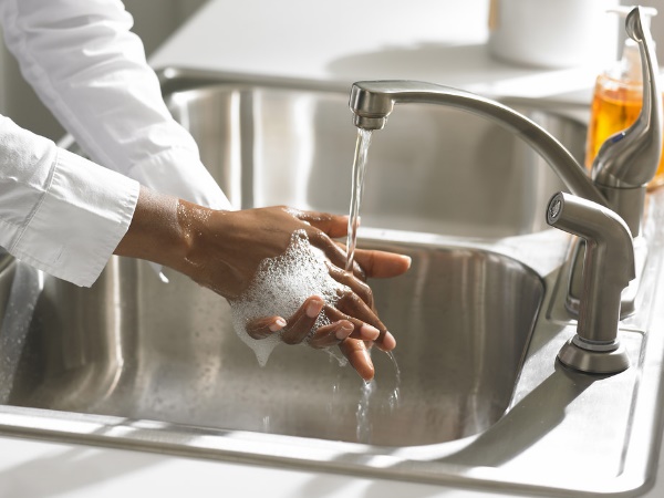 समय-समय पर धोते रहें हाथ