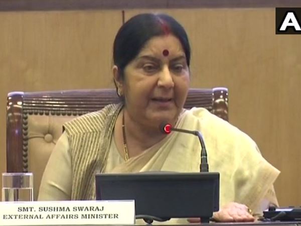 अपनी Twitter पॉलिसी को लेकर कांग्रेस पर भड़कीं सुषमा स्वराज अपनी Twitter पॉलिसी को लेकर कांग्रेस पर भड़कीं सुषमा स्वराज