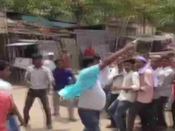 contractor shows the gun and ran away from the grip of auto drivers