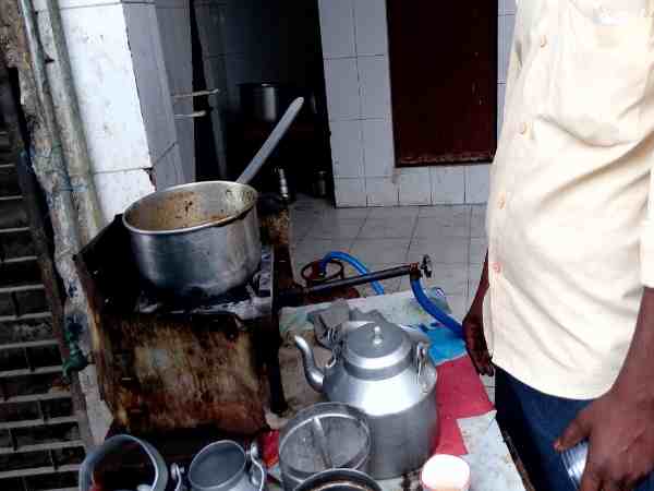 पिछले तीन साल से लगा रहा है स्टॉल