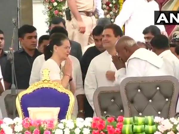 HD Kumaraswamy swearing 