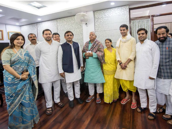 शरद यादव , आरके सिन्हा भी पहुंचे