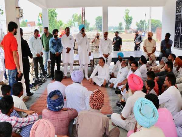 प्रचार में जुटी पार्टियां प्रचार में जुटी पार्टियां