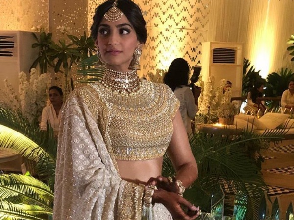 अबु जानी और संदीप खोसला ने डिजाइन किया लहंगा