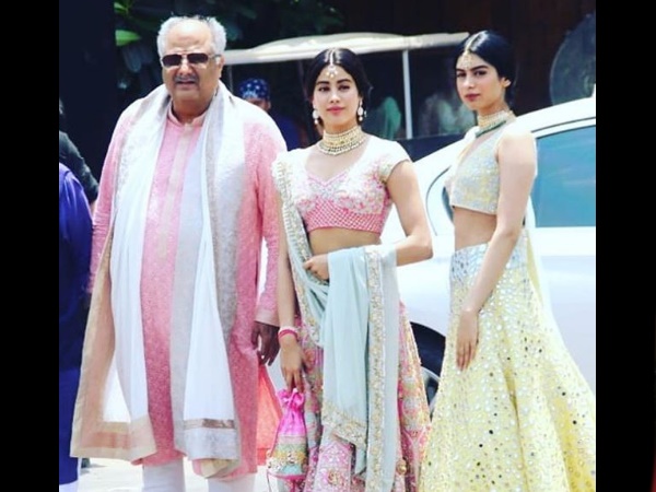 बेटियों संग पहुंचे बोनी कपूर