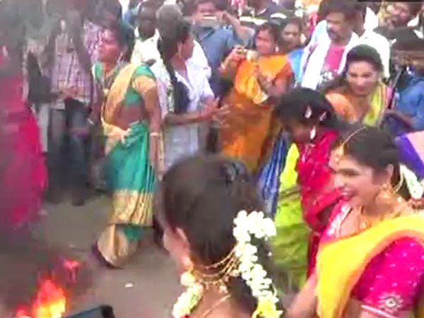विधवा होकर मातम मनाते हैं किन्नर