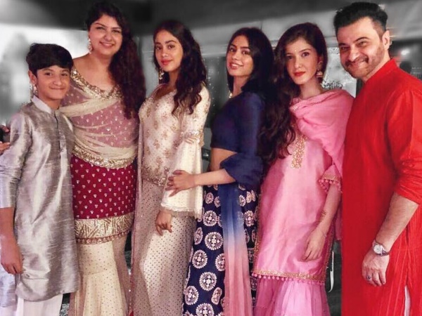 नजर आया पूरा कपूर परिवार