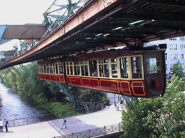 जर्मनी जाने पर इस ट्रेन में जरूर बैठते हैं लोग जर्मनी जाने पर इस ट्रेन में जरूर बैठते हैं लोग