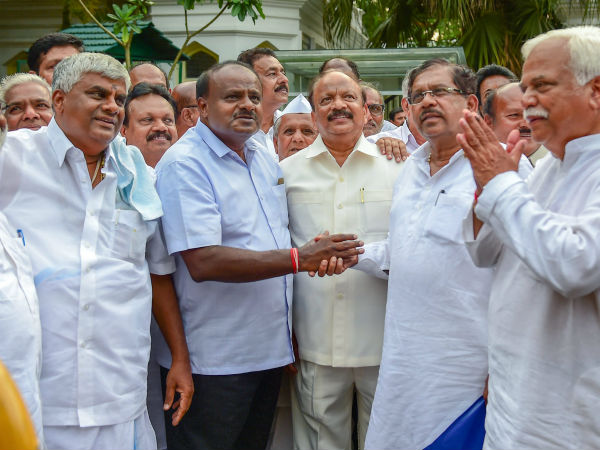 कर्नाटक की राजनीति में जेडी-एस की स्थिति बेहद मजबूत कर्नाटक की राजनीति में जेडी-एस की स्थिति बेहद मजबूत