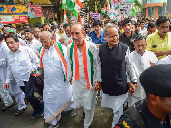 आजाद ने कुमार स्वामी से की बात आजाद ने कुमार स्वामी से की बात