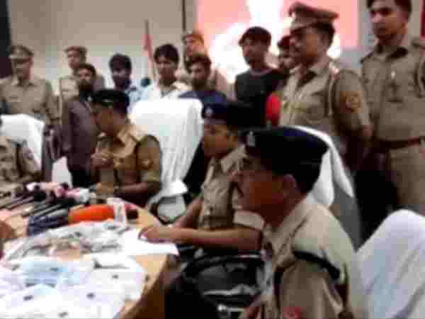 Gang of six looters arrested by police in Etawah Gang of six looters arrested by police in Etawah