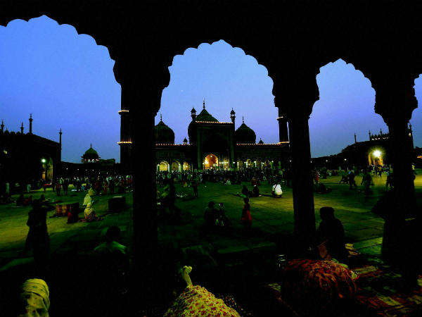 हर इंसान को 'जकात' देना होता है हर इंसान को 'जकात' देना होता है