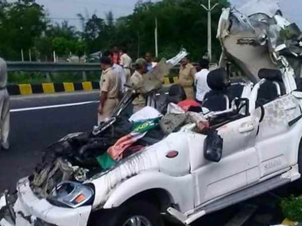 स्कॉर्पियो के उड़े परखच्चे