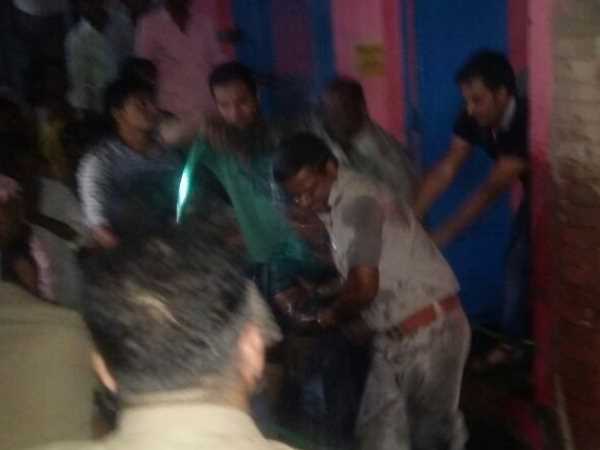 3 worker died while cleaning a sewer in agra